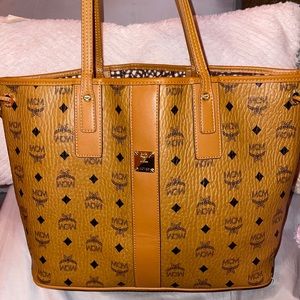 MCM Reversible bag for sale !!
